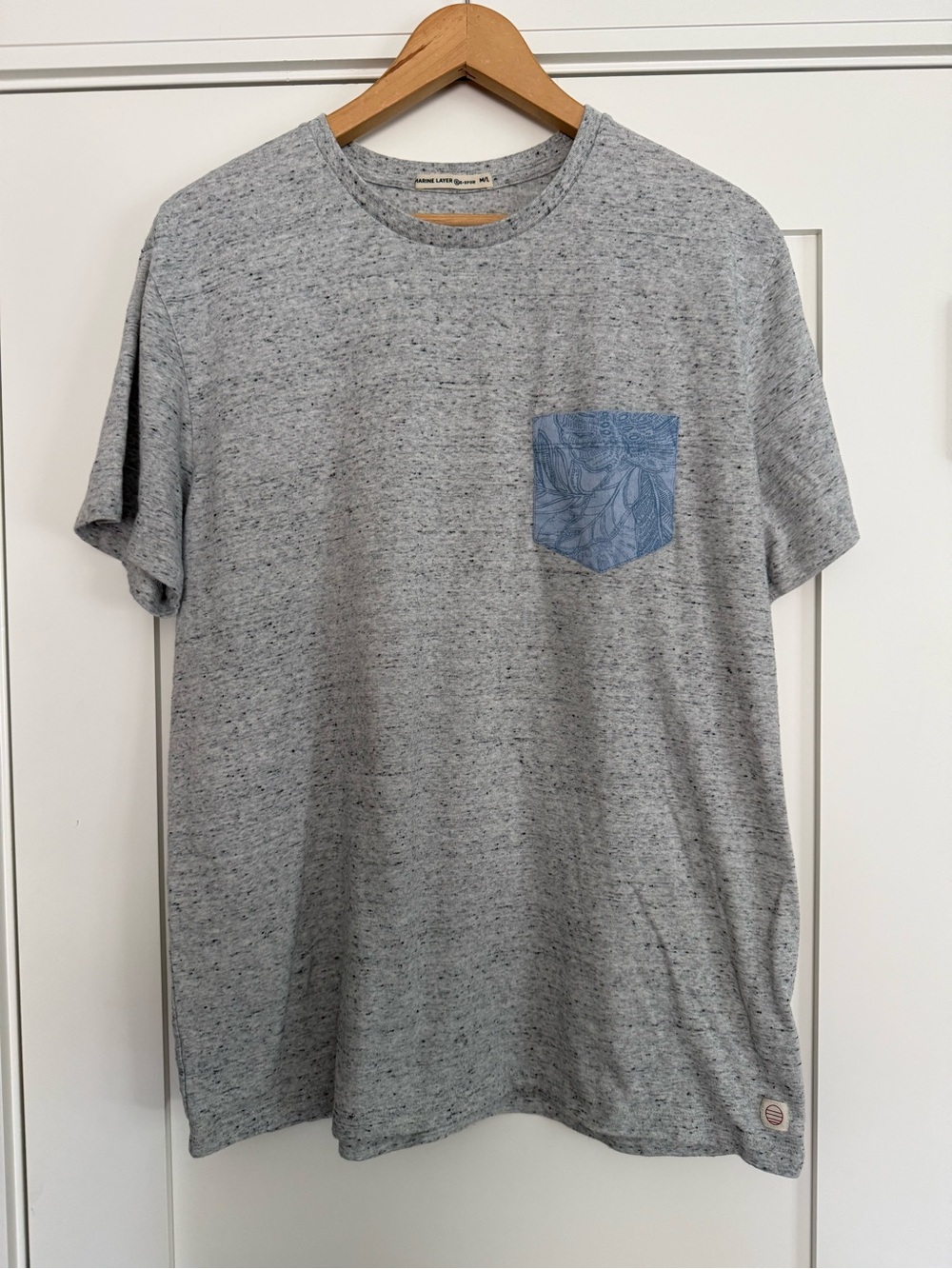 Marine Layer Heather Gray Tee with Blue Floral Pocket Men’s Size M/L Marge
